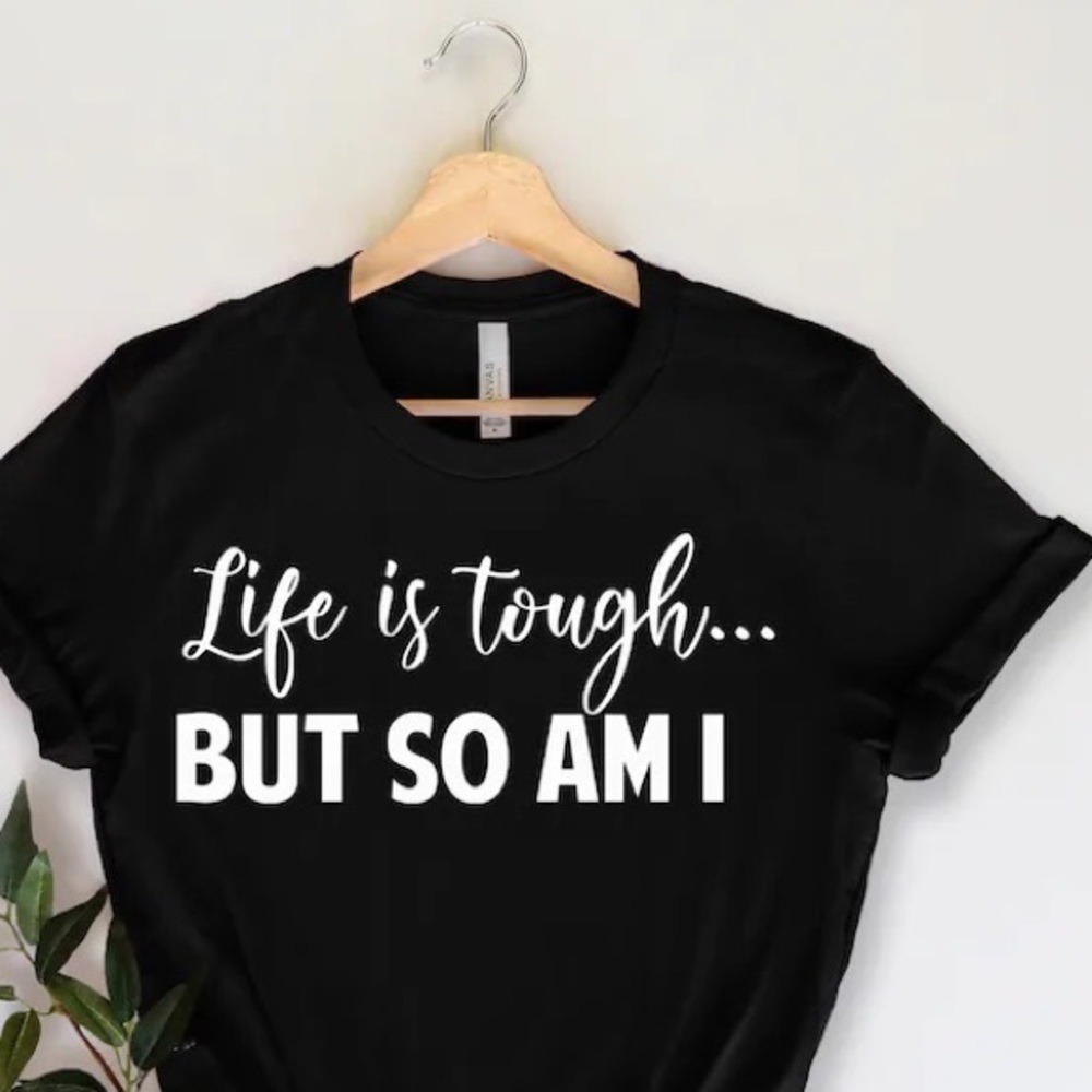 - Cute 🥰 Women 👕 t-shirt - Picture 1 of 3